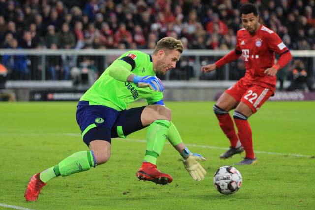 他通过边路 他通过边路